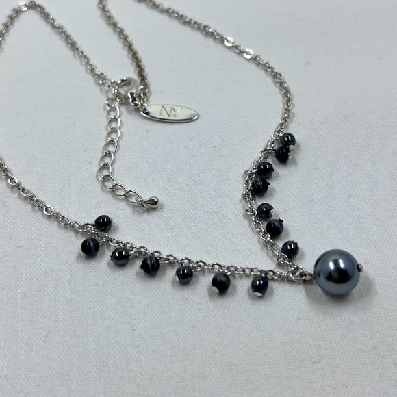 NY Silver Toned 16” Necklace with Large Dark Grey Pearl drop Pendant - Picture 4 of 4